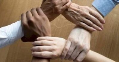 اليُتم الحقيقي: يُتم الفكر والبصيرة