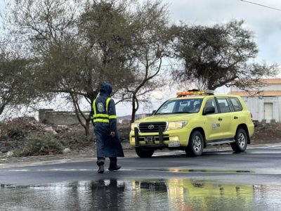 الدفاع المدني يتابع الحالة المطرية في المملكة ويدعو إلى الابتعاد عن الأودية