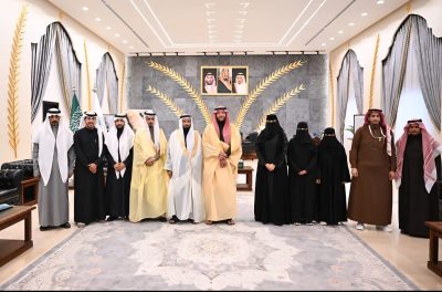 مُحافظ الطائف يطّلع على تقرير أعمال حاضنة الجمعيات