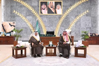 الأمير سعود بن نهار يستقبل وزير البلديات والإسكان ويشهدان توقيع عدد من الشراكات المجتمعية