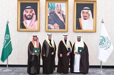 مُحافظ الطائف ووزير البيئة يشهدان توقيع (5) عقود استثمارية لتعزيز الاستدامة البيئية والزراعية