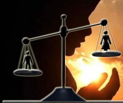 واقع المرأة بين الشرق والغرب