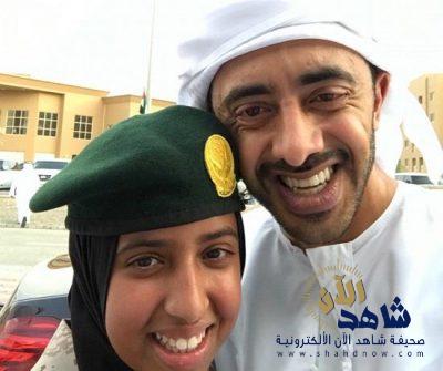 عبدالله بن زايد يحتفل بتخرج ابنته من إحدى دفعات القوات المسلحة بـ “سيلفي”