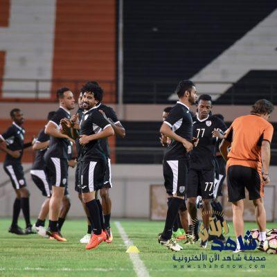 الفريق الأول بنادي الشباب يستأنف تدريباته, وغداً يلاقي النصر ودياً