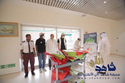 “مبادرون” يعاود مرضى الحجاج والمعتمرين ويدخلون البهجة عليهم