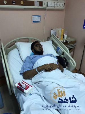 الأستاذ تركي العبيد على السرير الأبيض