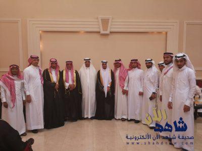 أباء دار الرعاية الاجتماعية بالدمام يشاركون الفرحة أحد منسوبيه بمناسبة زواجه