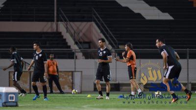 الفريق الأول بنادي الشباب يواصل تحضيراته للقاء “القادسية”