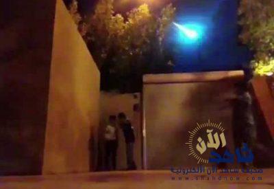 شاهد | لحظة سقوط الجسم المضيئ في الدوادمي ويعتقد أنه نيزك متبوعاً بـ صوت إنفجار