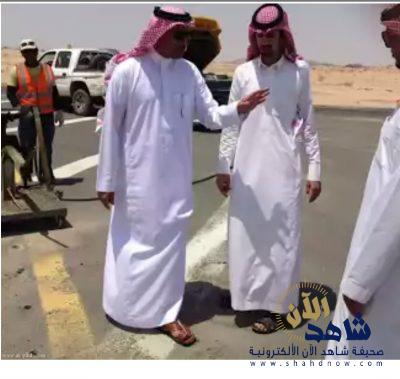 مدير طرق عسير يقف ميدانيآ على طريق بيشة