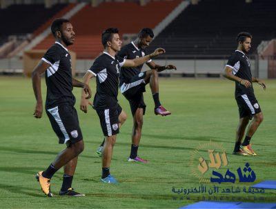 الفريق الأول بنادي الشباب يجري مرانه الرئيس لـ ” الباطن”