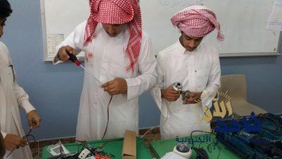 ثانوية الملك سعود للفصل الصيفي تنفذ برنامج مهني لطلابها