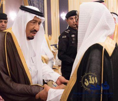 خادم الحرمين يستقبل عدداً من المسؤولين والعلماء والمواطنين بجدة