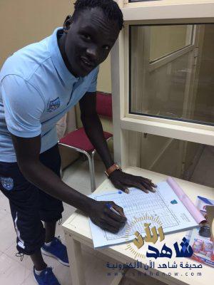 الجنوب السعوداني أتير توماس يوقع للنهضة رسمياً