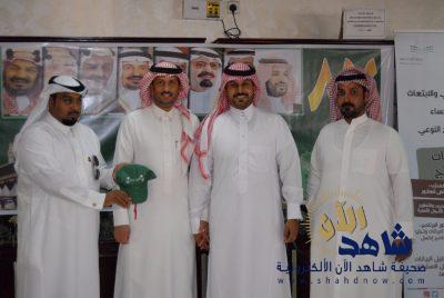 إدارة القضايا والمتابعة بتعليم الاحساء يشاركون المواطنين فرحتهم باليوم الوطني ” 87 “
