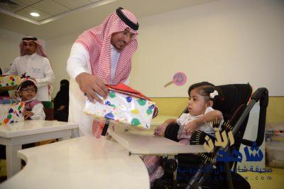 نائب أمير عسير يزور جمعية الأطفال المعوقين بالمنطقة
