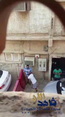 شرطة الرياض: القبض على المواطن الذي ظهر في فيديو يعتدي على عامل ويسرقه في وضح النهار