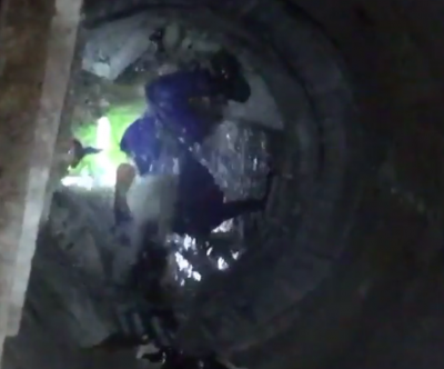 شاهد | مصرع عامل آسيوي بعد سقوطه في حفرة صرف صحي.. و”مدني الخرج” ينتشل جثته (فيديو)