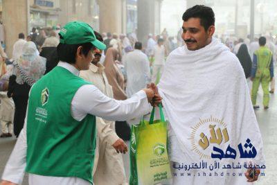 1200 سلة إفطار صائم تقدمها “هدية ” للصائمين في صيام عاشوراء بالمسجد الحرام