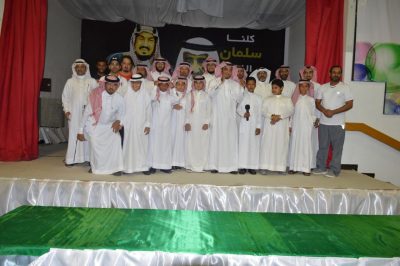 إدارة مدرسة الامير محمد بن فهد الابتدائية تكرم معلميها بمناسبة اليوم ” العالمي للمعلم “