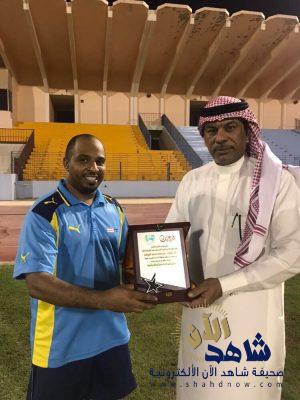 الجيل يُكرم ” الخوفي ” لتعاونه مع فريق الناشئين لكرة القدم