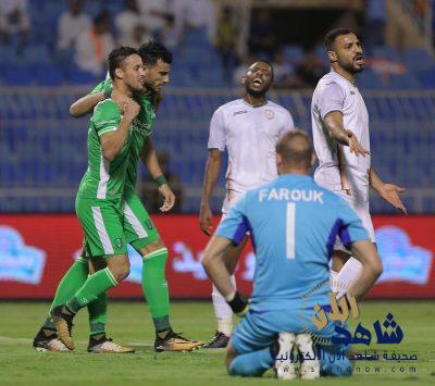 الأهلي يكتسح الشباب بخماسية ويعتلي الصدارة