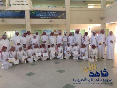 ثانوية الأقصى تكرم متفوقيها