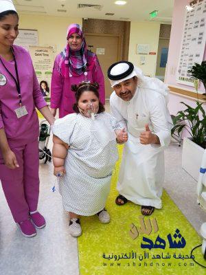 في حالة نادرة ….  د.الودعاني يجري عملية تكميم لطفلة