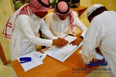 بر الصالحية يوزع شيكات إيجارات المستفيدين