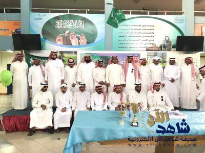 منسوبو ثانوية ذات الصواري بالكلابية تحتفي بقائدها العطوي