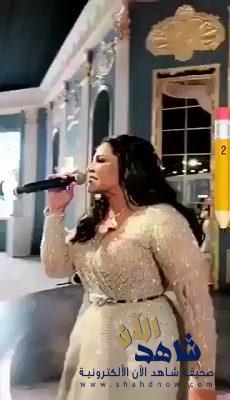 بالفيديو.. أحلام تُفجّر موجة من الجدل بأغنية تُشبّه حاكم قطر بالنبي