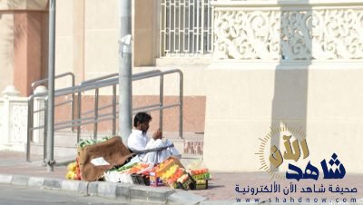 بسطات المساجد.. عشوائية تزعج المصلين