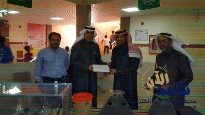 ابتدائية النزهة تكافح سوسة النخيل