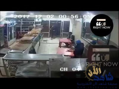 فتاة مغربية تتعرض للاعتداء والضرب داخل محل تجاري .. شاهد رد فعل الناس الصادم!