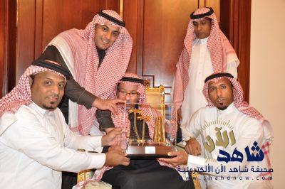 وفد صحيفة “شاهد الآن” في ضيافة الشيخ “سليمان الحماد”