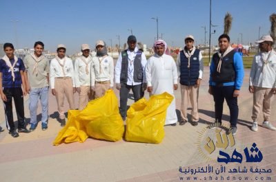 الفريق الكشفي بثانوية الحرمين ينفذ المشروع الوطني لحماية البيئة ونظافتها