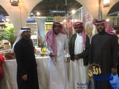 طلاب ثانوية الحرمين في زيارة لمهرجان التمور بالأحساء