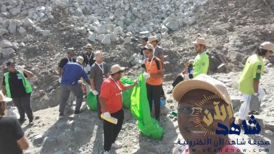 المرشدين السياحيين بمكة يقودوا حمله “طهر” لنظافة جبل ثور