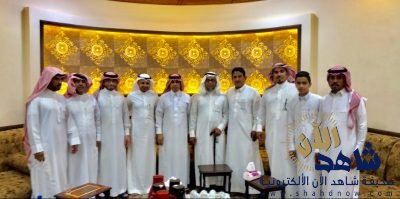 عمدة مدينة الجشة يطمئن الجميع على صحته ويستقبلهم في منزله