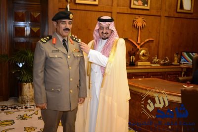 أمير عسير يقلد مدير إدارة مكافحة المخدرات رتبته الجديدة