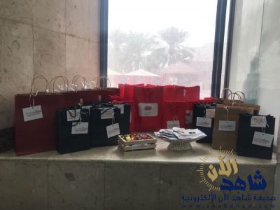 فريق قادة الصحة يقدم الهدايا للأمهات في مستشفى الولادة