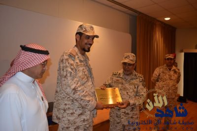 اللواء القحطاني يكرم أولياء أمور طالبات إبتدائية اروى بنت عبدالمطلب بالحرس
