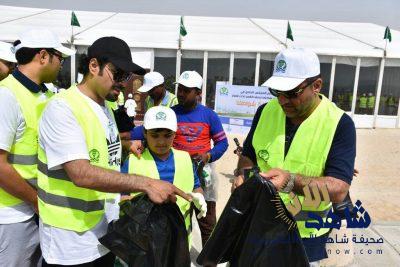 في مبادرة أطلقها المجلس البلدي لأمانة الشرقية 400 متطوعا ينظفون شاطئ نصف القمر