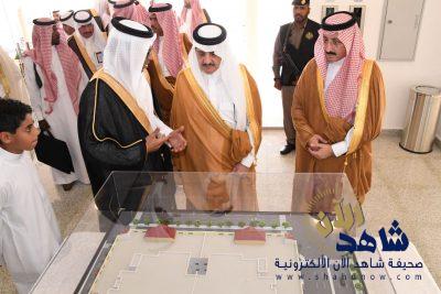 أمير المنطقة الشرقية يسلم مفاتيح مشروع “ملاذي” للإسكان الخيري بالأحساء