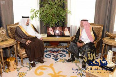أمير عسير يستقبل مواطنًا تنازل عن المتسبب في مقتل ابنه