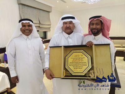 العلي يدعم جمعية الجشة والمدرسة الابتدائية بألعاب للأطفال