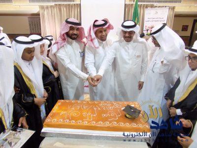 بحضور مساعد مدير مكتب تعليم الهفوف مدرسة الأمام حمزة الزيات تخرج الدفعة 12