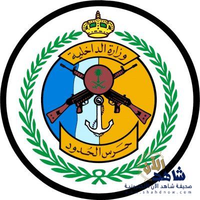 حرس الحدود ينقذ مواطِنين بعد تعطل سيارتهم في صحراء الربع الخالي