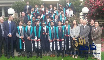 أهدى اليها تخرجه بنجاح .. مبتعث سعودي يحول حلمه والدته إلى حقيقة