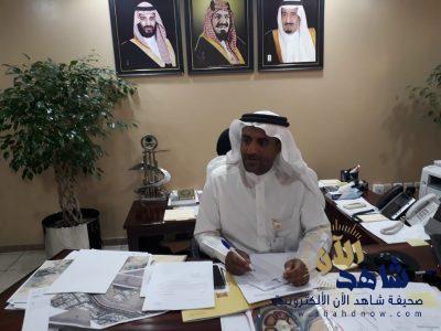 أهالي مدينة العيون بالأحساء يجتمعون مع مدير البلدية